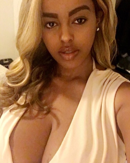 ebonyluvjazz:  redstripeking:  MsRTaye  😍😍😍😍😍