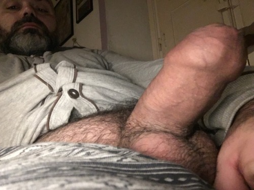 bigthickchubbydick: Beautiful skin covered cockhead.