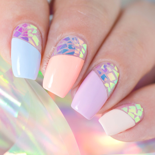 paulinaspassions: Shattered Glass Nail Art Tutorial - http://bit.ly/BrokenGlassNails