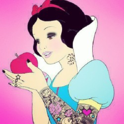 tattoofreaks:  #new#biancaneve#tattoo#tattoos#magic#apple#waiting#for#the#prince by benny1295lazio http://instagr.am/p/VgdCZAy09f/