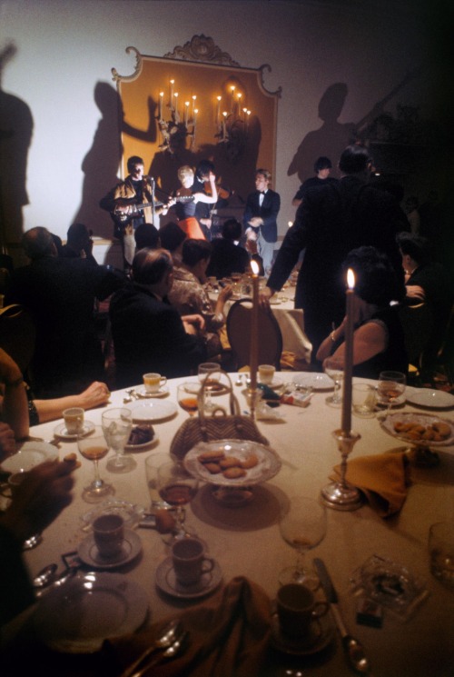 blue-safari:The Velvet Underground playing for the American Society of Clinical Psychiatrists, 1965.