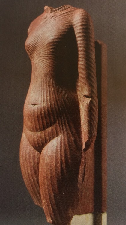 spiritsdancinginthenight: Red quartzite statuette of Nefertiti, a pleated robe of linen with fringed