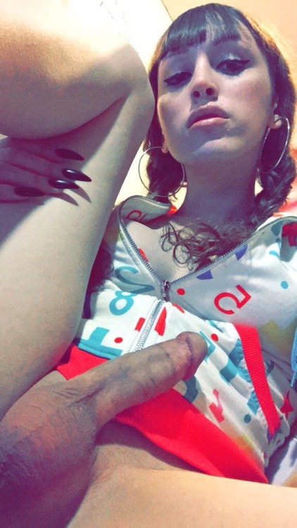baudelaire1992:  smoothielover243:  lorielle90:  pillarsofvotary:  Kylie Maria++++  I must reblog her.  Me too!!!  Yes!!!