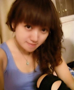 eaglemata:  Young Chinese girl took personal nude photos for boyfriend  Imut bener