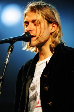 wolfyhowl08:  Kurt Cobain live MTV Pier 48