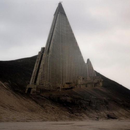 evilbuildingsblog:Abandoned hotel, North Korea, 1987