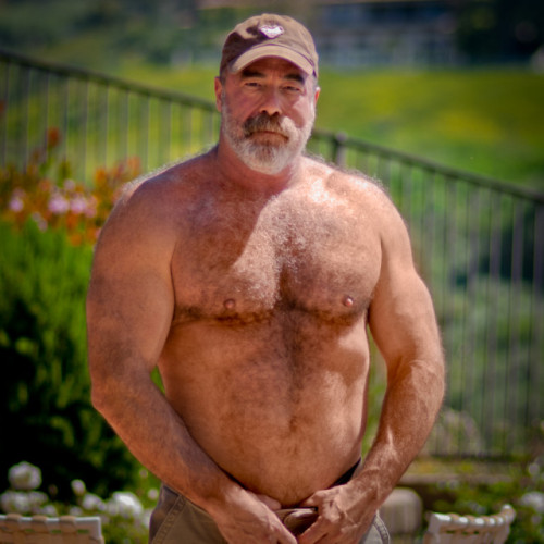 fhabhotdamncobs:  thickbear475:  Just a few Bears and Dads I have been hanging onto  ♂♂
