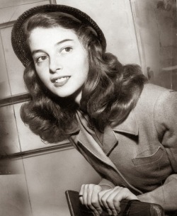 cobblestonestreet:  Pier Angeli age 18 in 1951