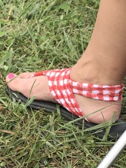 cumontoes:  One of the feet of a soccer mom at a game today. 