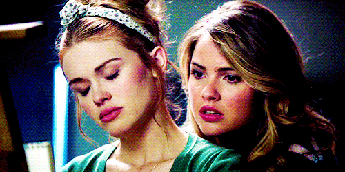 maliagifs:  Malia ‘what is personal space?’ Tate. 