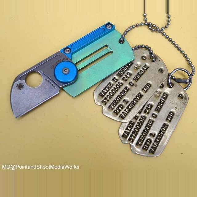 everydaycivilian:  #Spyderco #knife #dogtag #dog tags   Spyderco’s interesting