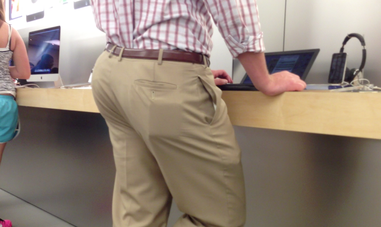 southerncrotch:  menzmen:  Apple Store ass.  Revisiting some old favorites. We’ll