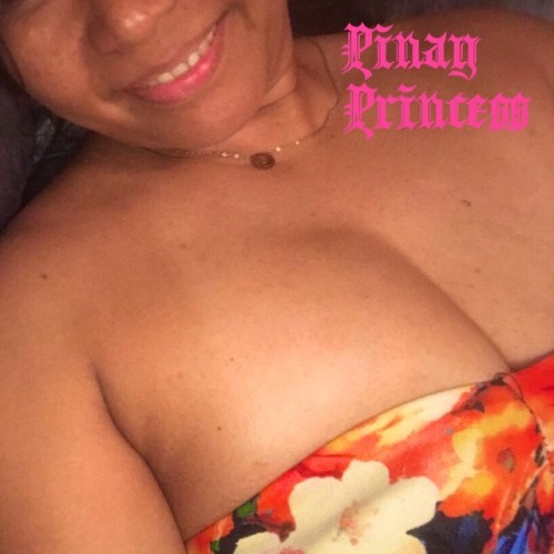pinayprincessbeauty:  Sometimes I can even have a little fun doing paperworks.😄😆😄 Have a brilliant Mouth Monday. -M👰🏽💋