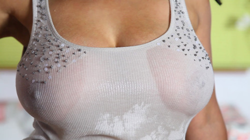 danicacollinsglamourmodel:  Can you see my nipples?