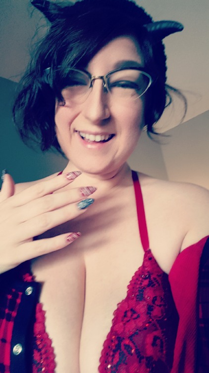 badsuccubus:  badsuccubus:  So as a holiday gift you guys have given me 600 delicious souls following me 💘💋👿🎄🎁  I wanted to give back to you so here are some pictures of me being naughty and nice.   Happy Holidays you Dirty Heathens!! 