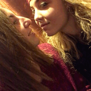 charmingsunset:  charmingsunset:  Lo so che ti sembra smielato ma l’amore è passione, ossessione,  qualcuno senza cui non vivi. Io ti dico: Buttati a capofitto! Trovati qualcuno che ami alla follia e che ti ami alla stessa maniera!  Come trovarlo?