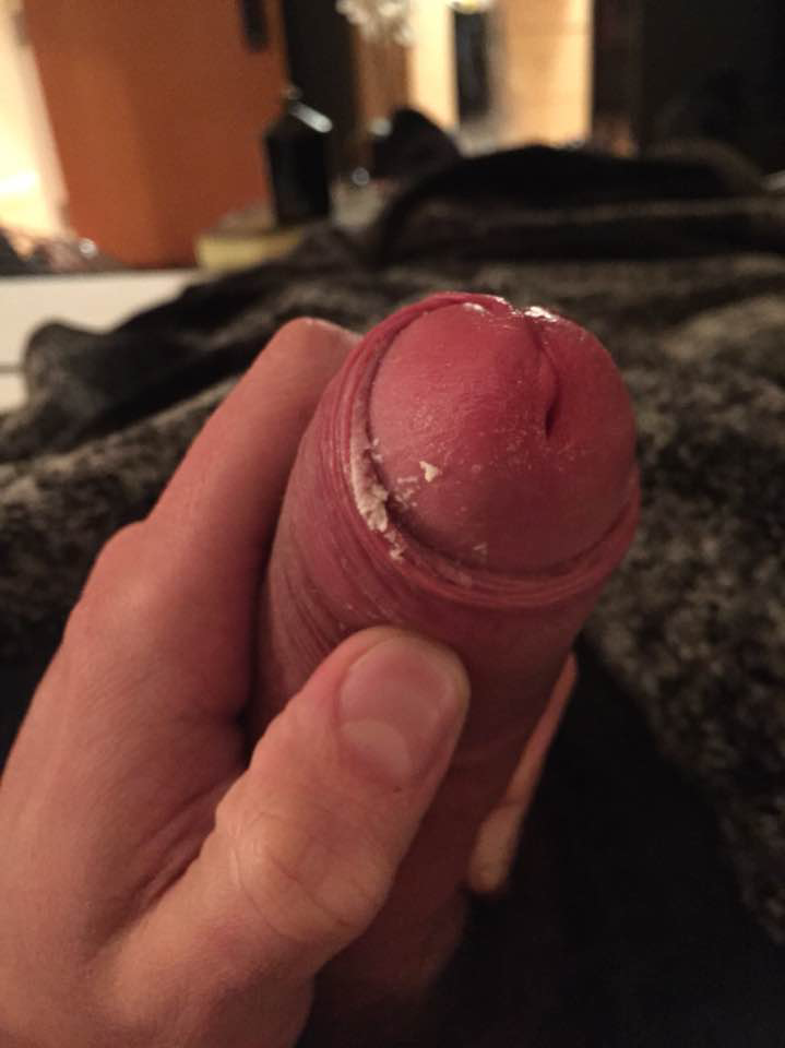 amorevoleme:foreskinsmell:6 more delicious pics from that bi guy :-) , kik him @