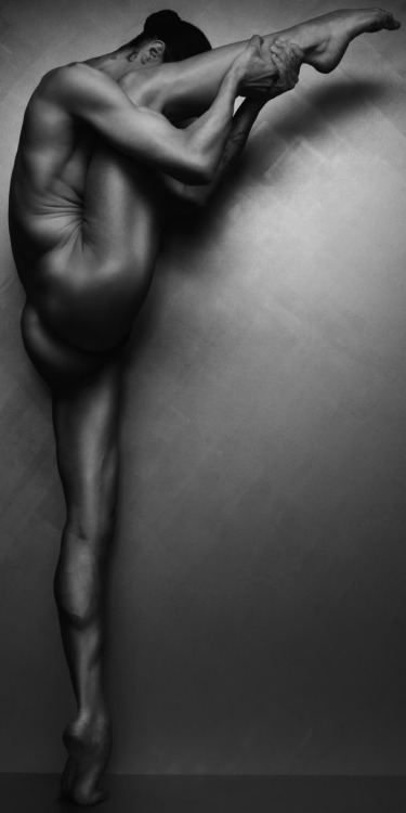 bigboydownunder:  Follow me on - bigboydownunder.tumblr.com - for more classy nudes 