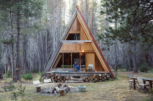 travel-through-mountains: daneckstein: Just spent an amazing four days in this off the grid A-fram