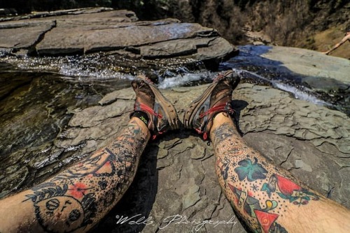 Just chillen atop of a waterfall. . #waterphotography #waterfall #tattooedguys #tattooed #legtattoo 