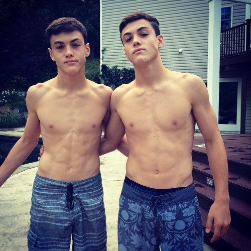 hotfamous-men:  Grayson and Ethan Dolan