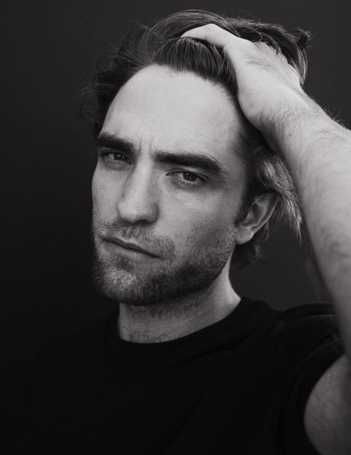 robsource:  Robert Pattinson photographed