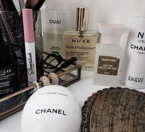 ‍♀️ . . . . . #beauty #home #chanel #tomford #beautyroutine #nuxe #everlash #ouai #crème 