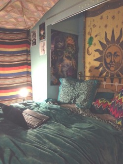 themoonphase:  ॐ The Hippie Treehouse ॐ