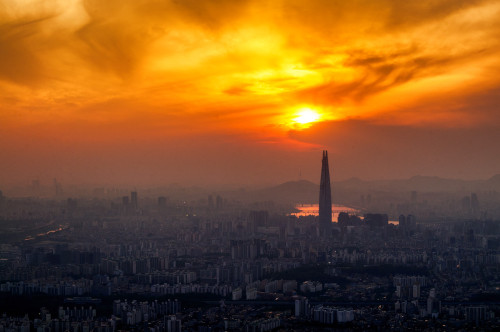 rjkoehler:  Sunset over Seoul, seen from Namhansanseong Fortress.