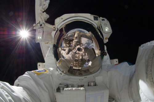 Porn gunsandposes:  Astronaut visor selfies reveal photos