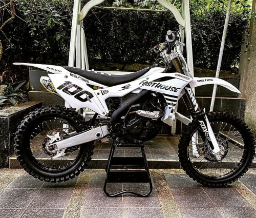 motoemotion:  Black & white 👌🔥💯😏