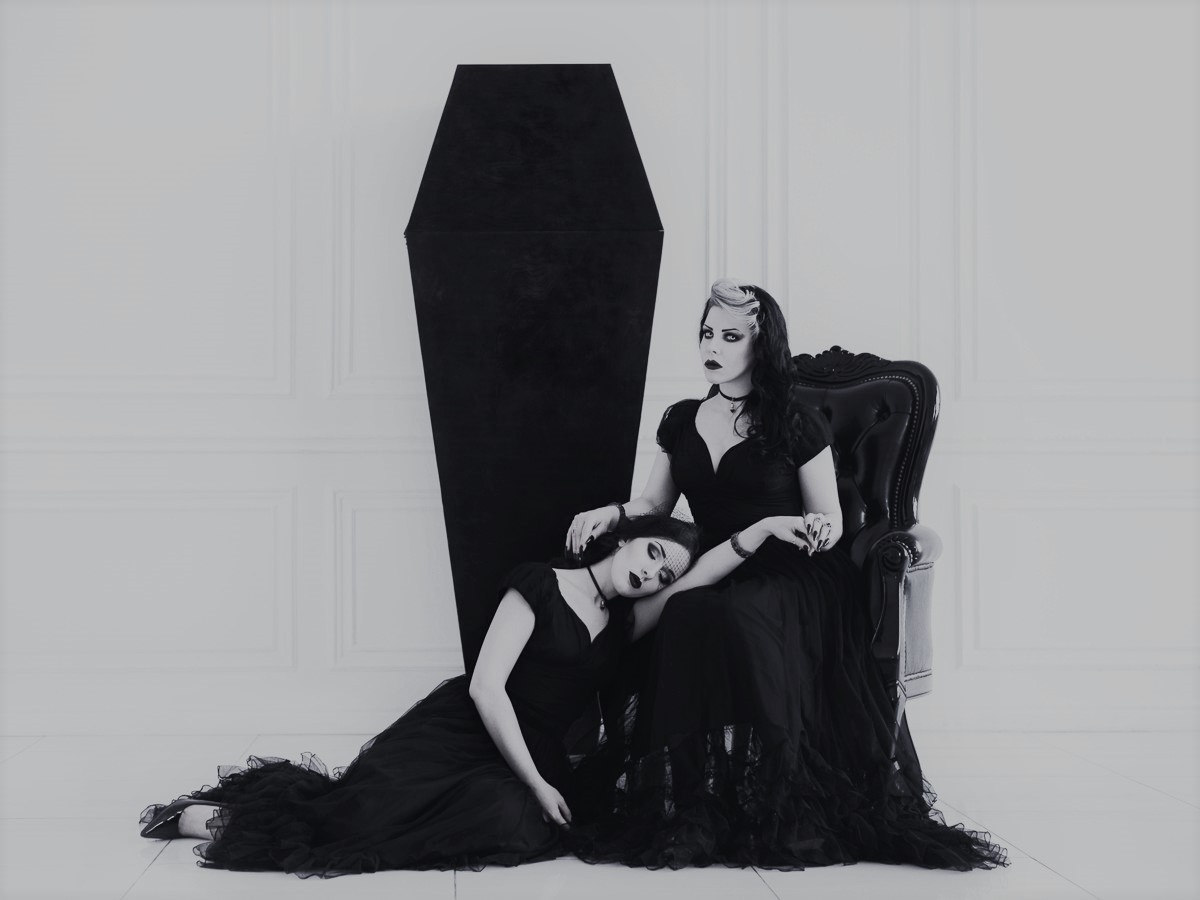 little-dead-rotting-hood:  Ksenia &amp; MartishaPhotographer: Voder