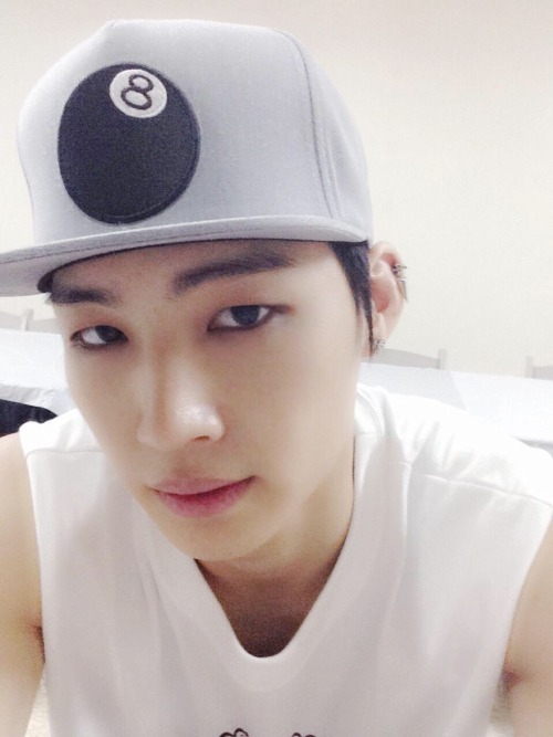 bl4ck-c0m3t: Random Jaebum selca’s