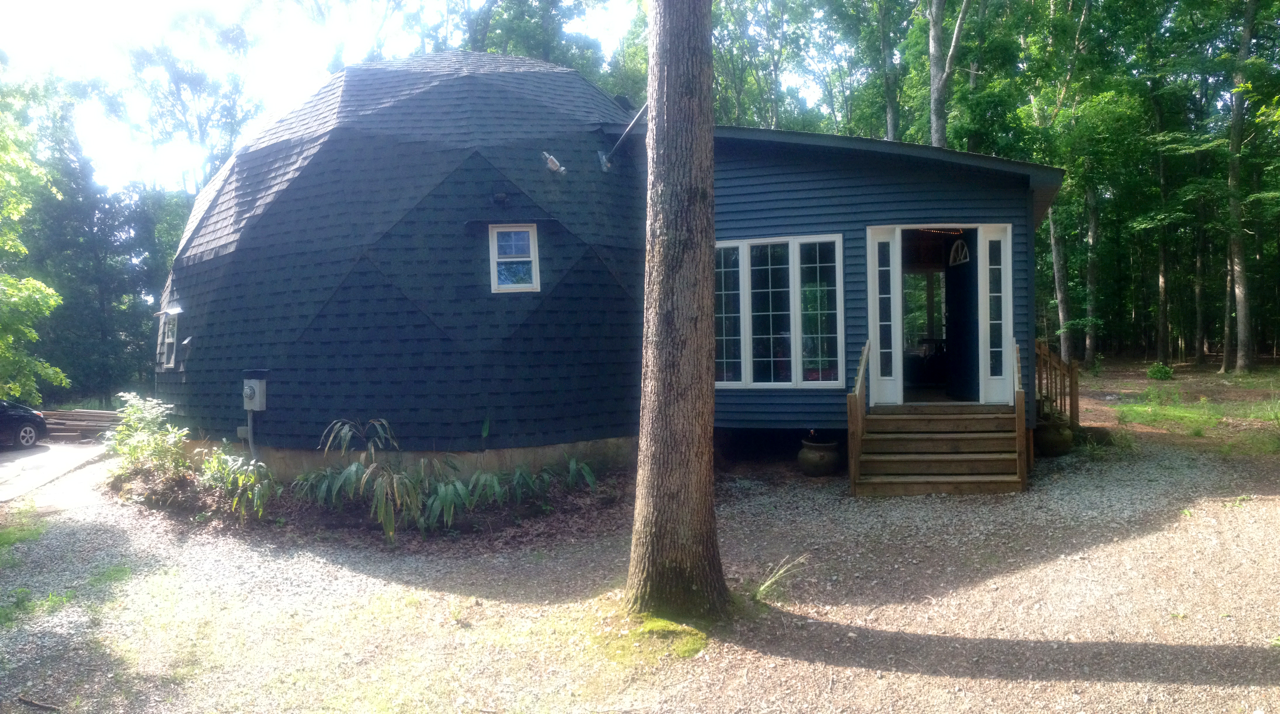 jimmytwoshuus:  First stop in North Carolina is staying at a host’s dome house.
