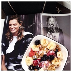 lavagabonddame:  Sleeping in and indulging in berries and granola. I love my Sundays. X (at www.lavagabonddame.com) 