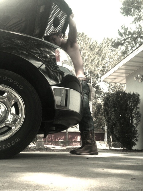 http://nudedriver.tumblr.com/post/131140035449