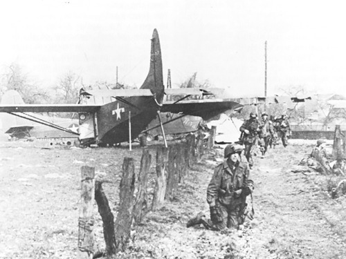  American Glider Troops during Operation Varsity . Courtesy of Bibliomation. 