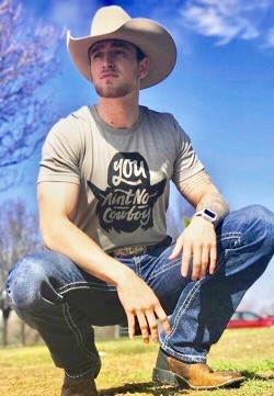 phd-bullrider:  My kind of cowboy 