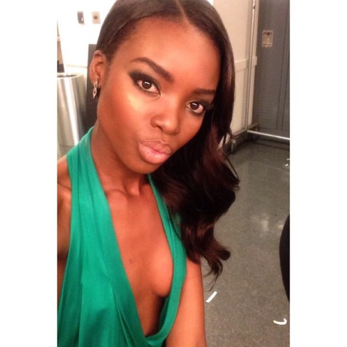 ofcourseblackisbeautiful:  fckyeahprettyafricans:  Angola ig mariaborges28  -