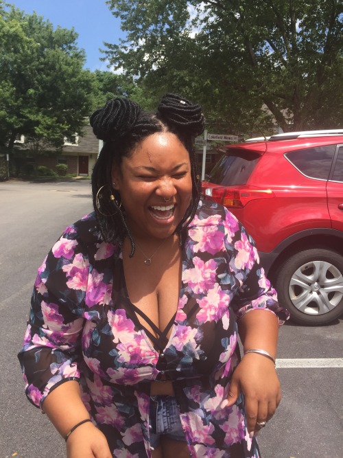 redlipsmwauh:If she got an ugly laugh, keep her ✨