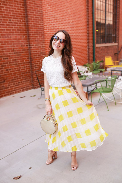 jadorejcrew:Gingham pleated skirt on www.caralinastyle.com