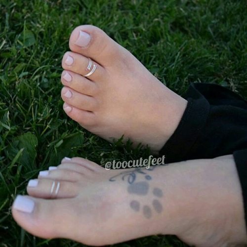 tootoes: repost from @toocutefeet Ok, back to the feet! I’m changing this pedi tonight#soles #smallf