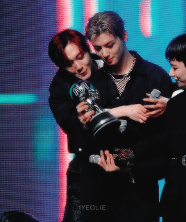 iyeolie:  proud parents holding their third