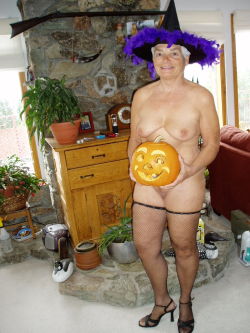 grannysandy808:  How do you like my pumpkins?  Granny Sandy wishes you all a horny Halloween!&hellip;