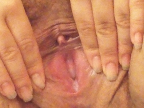 yoursweetmilk:  feeling a little daring so here is my cunt :) 