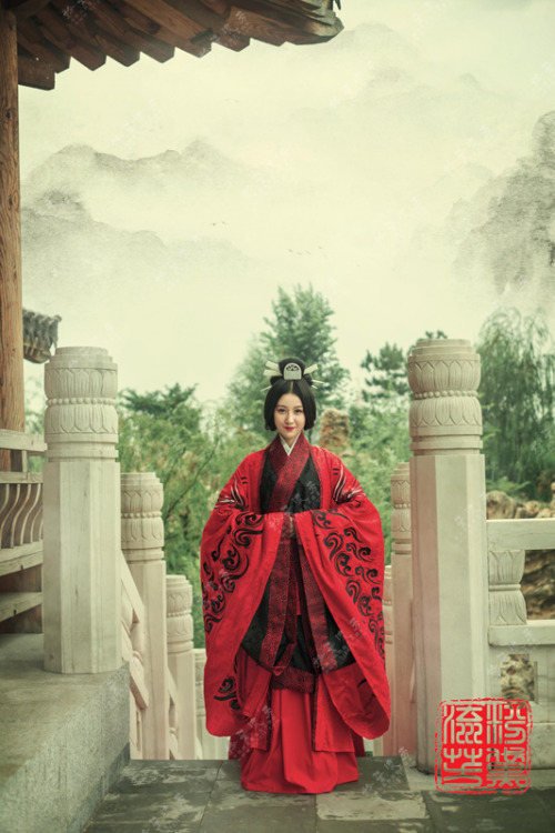 Traditional Chinese fashion, hanfu wedding in Han dynasty style. 粉黛流芳