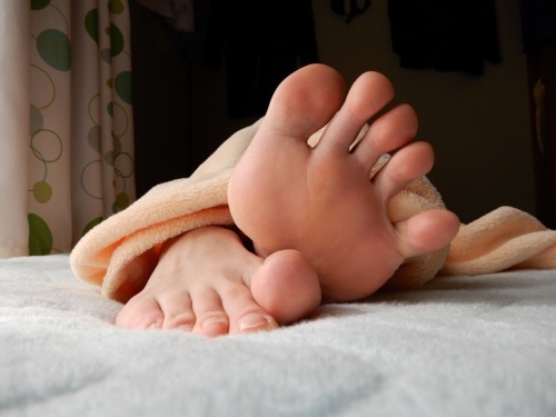 Porn notebook-male-feet: photos