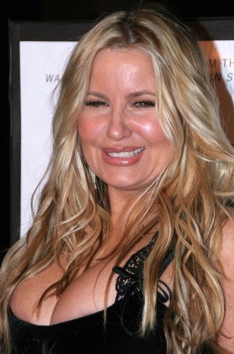 Jennifer Coolidge is hot. I wanna fuck Stiffler&rsquo;s mom!!!