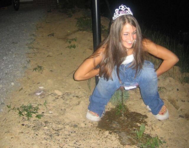 Love Peeing Girls