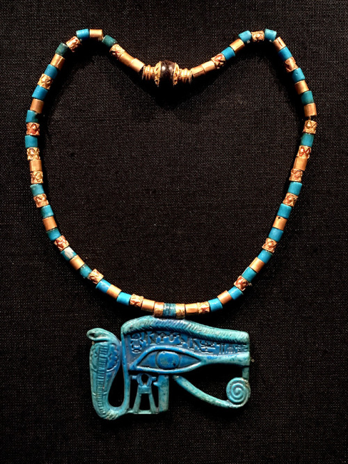 lokifenokee:King Tut: Treasures of the Golden Pharaoh Artifacts from the “King Tut: Treasures 